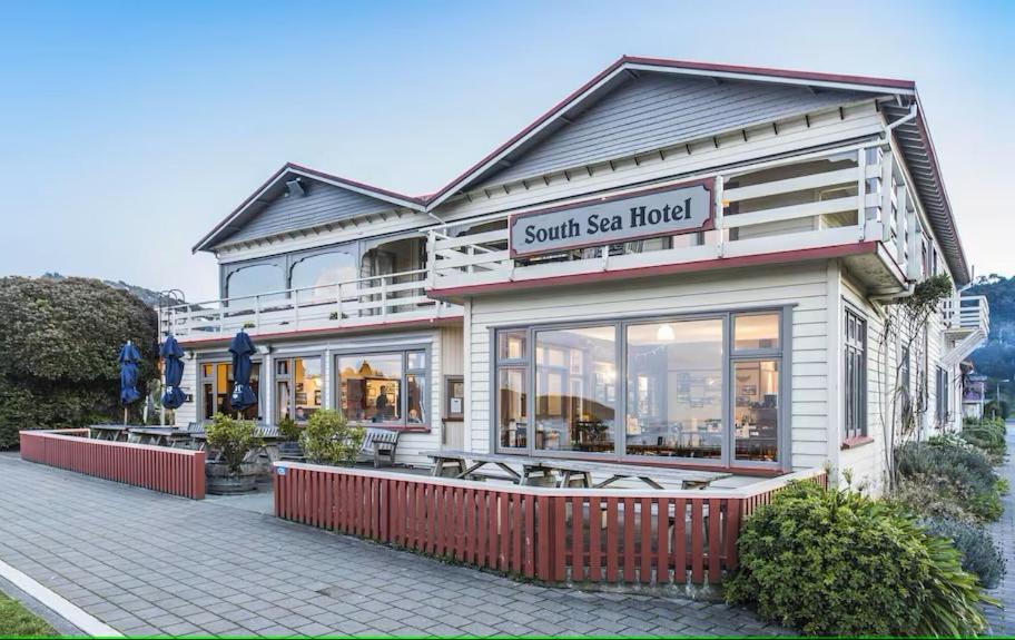 South Sea Hotel - Stewart Island 하프문베이 외부 사진